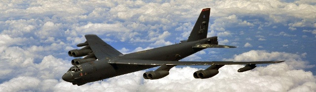 B-52 được Mỹ phái đến Qatar để tham gia cuộc chiến chống tổ chức IS ở Iraq và Syria. Ảnh: EPA.