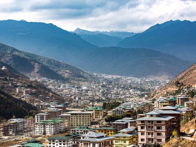 Thủ đô Thimphu là một trong những khu vực phát triển nhất nước. Nơi đây có thang máy cuốn tự động duy nhất ở Buhtan và trở thành điểm tham quan hút khách.