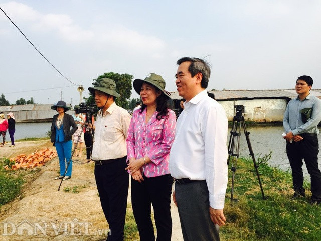 Ông Nguyễn Văn Bình trong chuyến công tác cuối cùng trên cương vị Thống đốc NHNN tới An Giang tháng 3.2016
