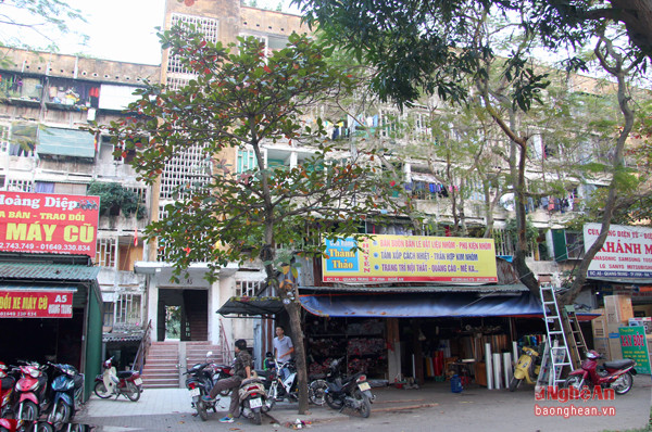 Một số ốt quán kinh doanh tại nhà A5, đường Quang Trung vẫn chưa thể GPMB.