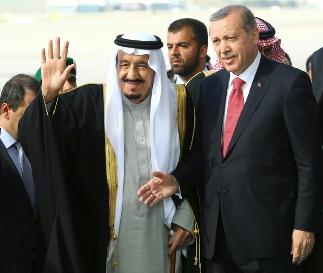 Nhà vua Ả rập Xê út Salman được tiếp đón trọng thị trong chuyến thăm Thỏ Nhĩ Kỳ. (Ảnh: AFP)