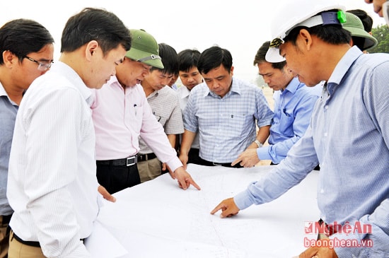 Kiểm tra bản đồ thực địa hồ điều hòa rộng 54 ha