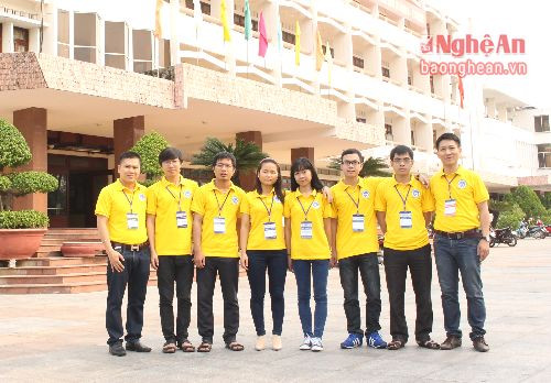 Đoàn học sinh trường Chuyên Toán Đại học Vinh tại Trường Đại học Quy Nhơn (Bình Định) - nơi tổ chức Kỳ thi Olympyc 24