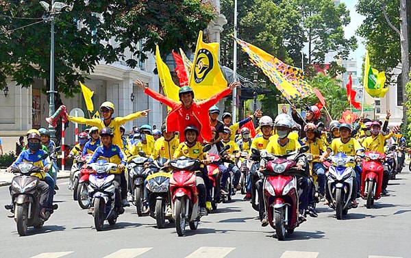 Cổ động viên SLNA luôn tự hào về truyền thống đội bóng quê hương.