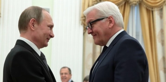 Tổng thống Nga Putin và Ngoại trưởng Đức Frank-Walter Steinmeier (bên phải).