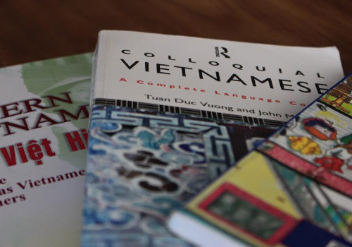 Sách dạy tiếng Việt cho người ngoại quốc.