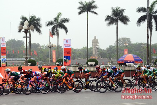 Chặng 4 xung quanh Quảng trường Hồ Chí Minh gồm 20 vòng đua, tỏng chiều dài 54 km.