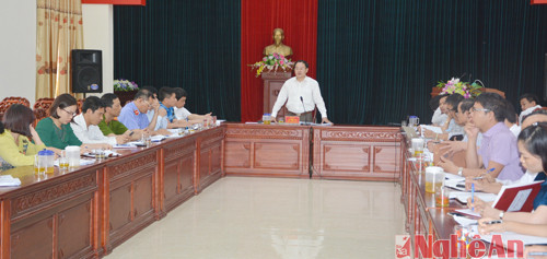 Đồng chí Lê Tiến Trị, Ủy viên BCH Đảng bộ tỉnh, Bí thư Thị ủy  kết luận hội nghị
