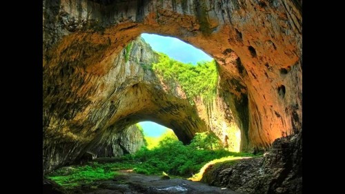 Hang Sơn Đoòng được công nhận là hang động lớn nhất thế giới.