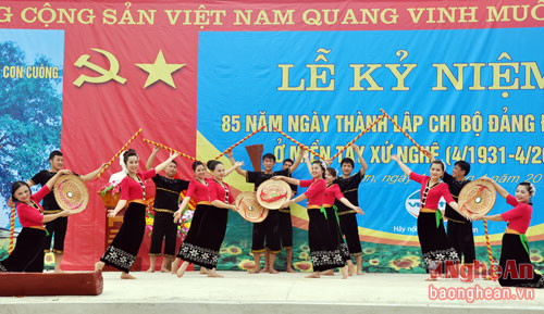 Chương trình giao lưu văn nghệ giữa các làng văn hóa thuộc 3 xã Môn Sơn, Lục Dạ và Yên Khê.
