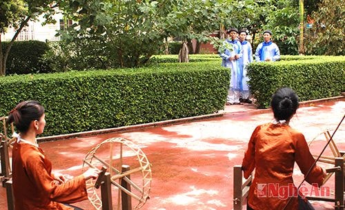 Phục dựng không gian diễn xướng ví, giặm   tại Khu di tích Kim Liên, Nam Đàn.