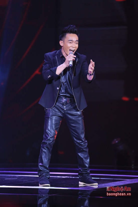 Lê Cường trên sân khấu X-Factor