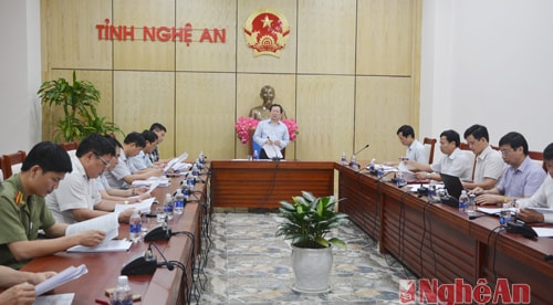 Đồng chí Đinh Viết Hồng chủ trì kết luận tại buổi làm việc