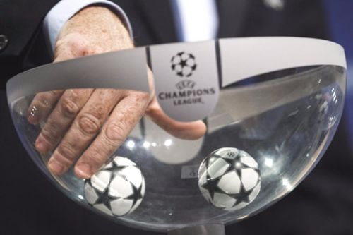 CĐV hồi hộp chờ đợi lễ bốc thăm bán kết Champions League