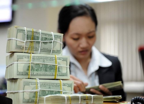 Tiền gửi ra nước ngoài tăng đột biến trong quý 3/2015. Ảnh: Hồng Vĩnh.