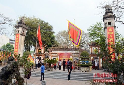 Đền Hồng Sơn là ngôi đền duy nhất trên địa bàn thành phố Vinh thờ các vị vua Hùng.