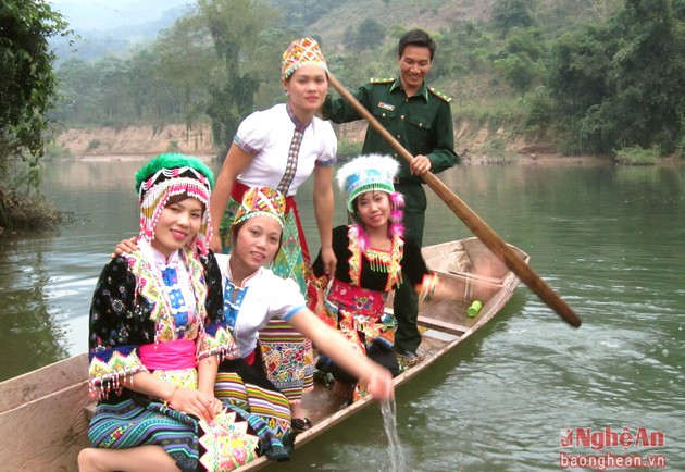 Những cô gái Thái, gái Mông nơi bản làng Mỹ Lý