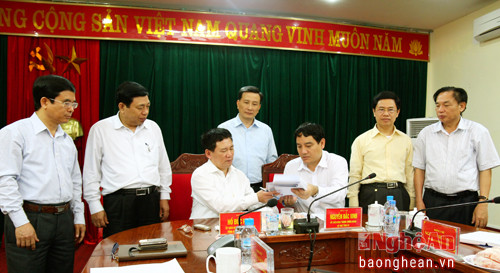 Các nhiệm vụ được ban giao giữa đồng chí Hồ Đức Phớc và đồng chí Nguyễn Đắc Vinh.