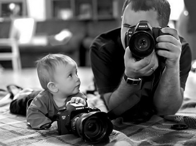 Học chụp ảnh cùng với cha. (Brightside.me).