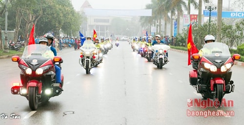 Câu lạc bộ mô tô tham gia dẫn đường giải Chạy việt dã Nghệ An 2016.