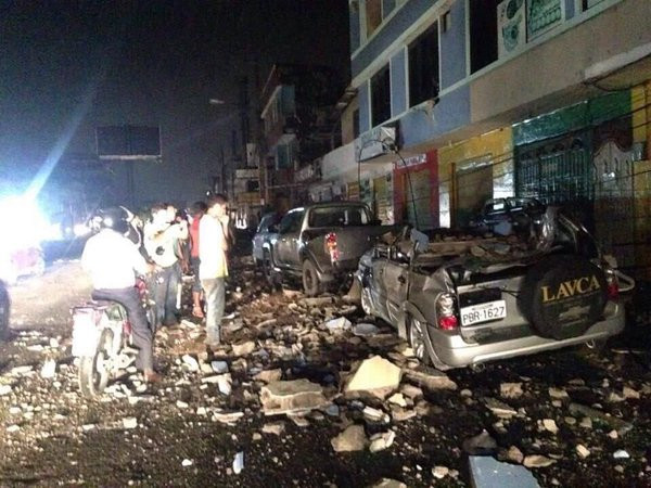 Đường phố một thị trấn ở Ecuador sau trận động đất. Ảnh: Twitter.