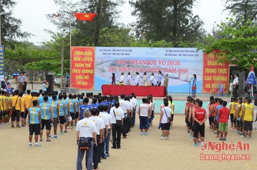 Giải đầu lần đầu tiên này quy tụ 12 đoàn vận động viên của các tỉnh thành phố.