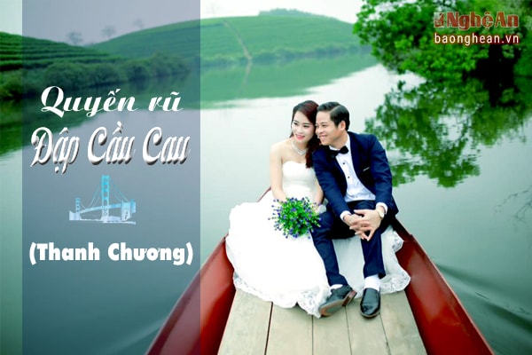 Không chỉ có những thắng cảnh thiên nhiên kỳ vĩ, Nghệ An còn có những thắng cảnh do chính bàn tay con người dựng xây, nổi bật trong đó là quần thể “đảo” chè Đập Cầu Cau (Thanh An, Thanh Chương). Ngày nắng tươi, những đồi chè sáng ánh lên sắc xanh cổ tích, thuê một chuyến cano với giá rẻ không ngờ đã đủ cho bạn và gia đình dong một chuyến trải nghiệm đã đời. Ra về, nhớ đừng quên mua một bó chè xanh trên “đảo”, om ấm nước sánh vàng như mật mà nhớ quay quắt ngày nắng xanh ngời!