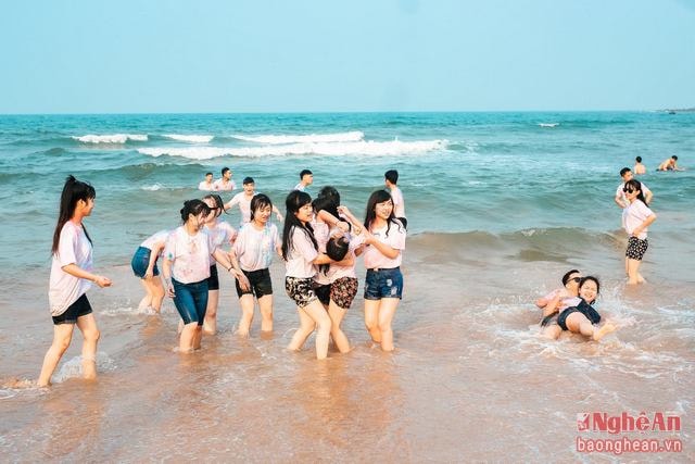 Sau khi đã có một “trận” chơi đã đời cùng biển thì ai nấy đều ướt nhẹp