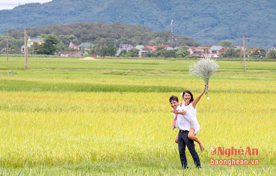 Nhiếp ảnh gia Quốc Đàn kể rằng: Chụp những bức ảnh này cho đôi trẻ, anh cũng cảm thấy 