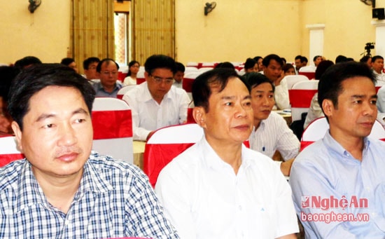 Lãnh đạo các sở và địa phương dự hội nghị