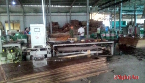 Phía trong nhà máy nơi xảy ra tai nạn