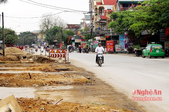  Tuyến QL 48B ( qua khối 3, thị trấn Cầu Giát) đã được triển khai GPMB để thi công công trình.    Dự án xây dựng nút giao khác mức giữa QL1A với QL48B ( thị trấn Cầu Giát) và đoạn QL48B nối từ nút giao đến cảng Lạch Quèn.