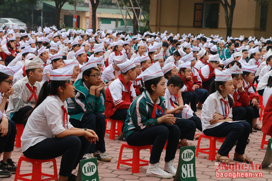 Học sinh Trường THCS Đặng Thai Mai tại lễ phát động