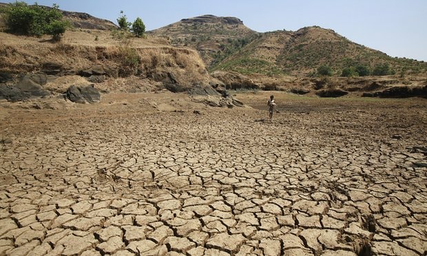 Một ao cạn ở Talagoan, cách thành phố Mumbai 140 km về phía Đông Bắc,