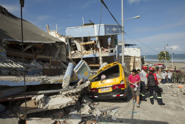 Rất nhiều tòa nhà bị sập và hư hại tại khu vực Pedernales sau trận động đất.
