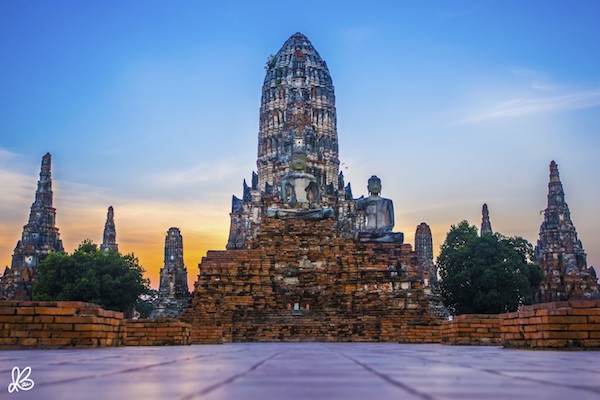 Những ngôi chùa là 'đặc sản' không thể không nhắc đến của xứ chùa vàng - tất nhiên rồi. Làm sao có thể không xao lòng trước khung cảnh mặt trời lặn ở chùa Wat Chaiwatthanaram, Ayutthaya.