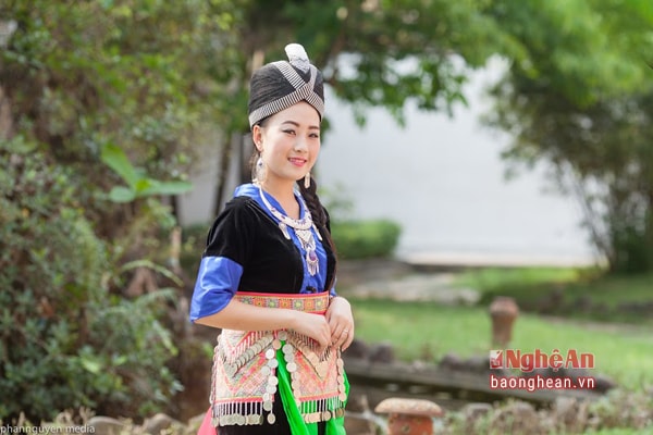 Sơn nữ Vừ Mái Cở, sinh năm 1998, đại diện duy nhất cho dân tộc Mông đến từ huyện Kỳ Sơn