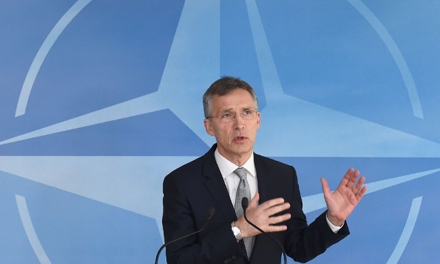 Tổng thư ký NATO Jens Stoltenberg phát biểu trong cuộc họp báo sau hội nghị. Ảnh: Guardian.