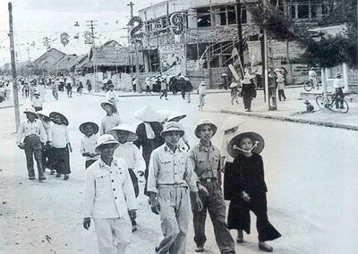 Quân và dân Thành phố Vinh năm 1958. Ảnh: Tư liệu