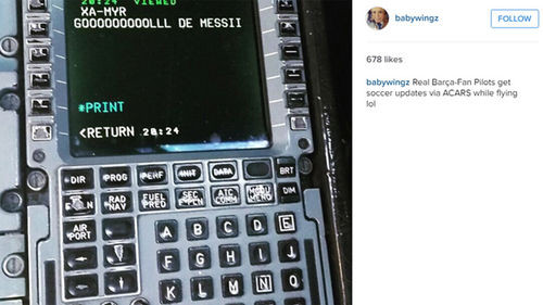 Trên tài khoản babywingz, nữ phi công cũng từng khoe cập nhật bàn thắng của Lionel Messi trong khi bay.