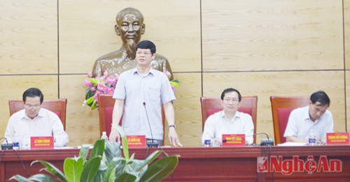 Đồng chí Lê Xuân Đại- Phó chủ tịch Thường trực UBND tỉnh chủ trì cuộc họp