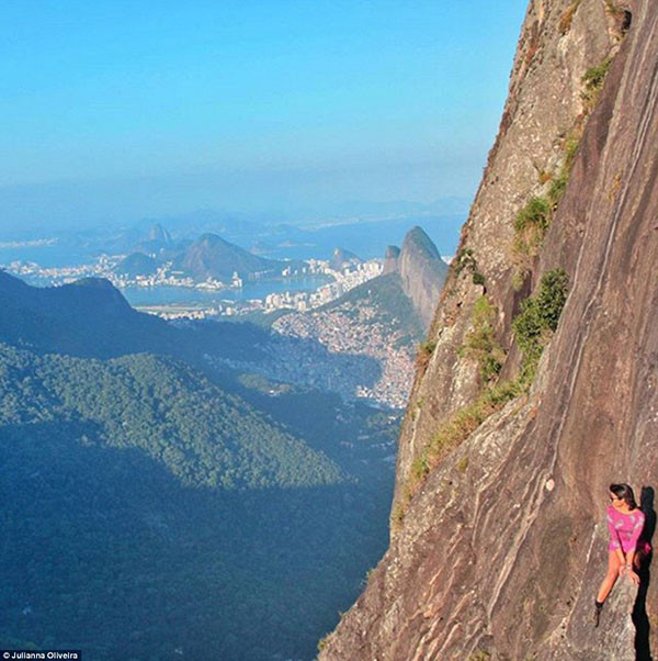  Có độ cao gần 850 chênh vênh trên bờ biển, Pedra da Gavea chắc chắn không dành cho ai có chứng sợ độ cao bẩm sinh đâu nhé.