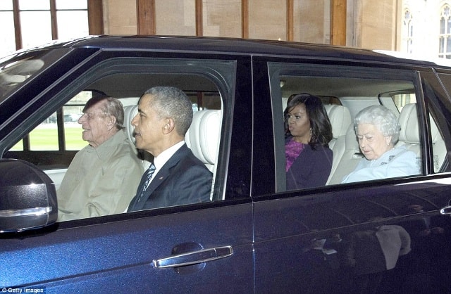 Ảnh 4 : Hoàng tử 94 tuổi lái xe chở ông Obama và tới lâu đài Windsor. Ảnh: Getty Images