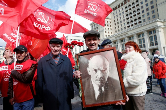 hững người cộng sản trong ngày sinh Lenin trên Quảng trường Đỏ.