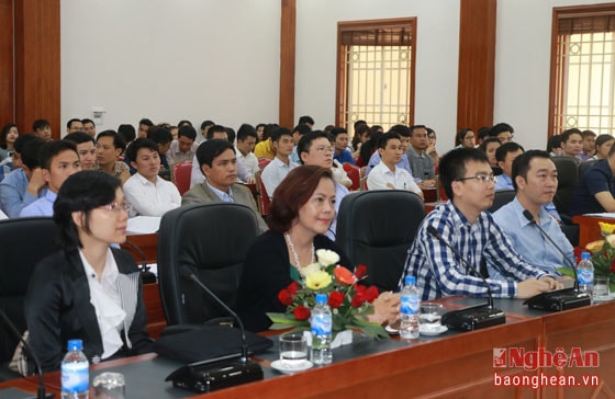 Đại biểu và sinh viên tham dự Lễ khai giảng