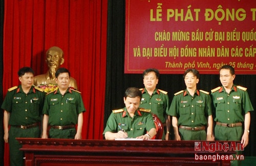 Ký cam kết thi đua giữa các cơ quan, đơn vị Bộ CHQS tỉnh
