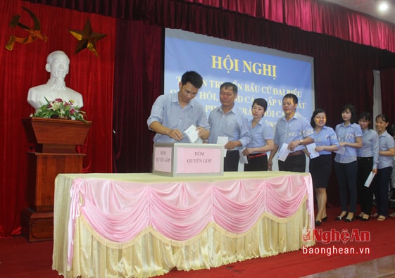 Cán bộ viên chức Bảo hiểm xã hội tỉnh ủng hộ 