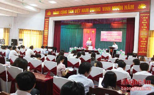 Đông đảo cán bộ nhân viên,  phóng viên Báo Nghệ An tham gia hội nghị.
