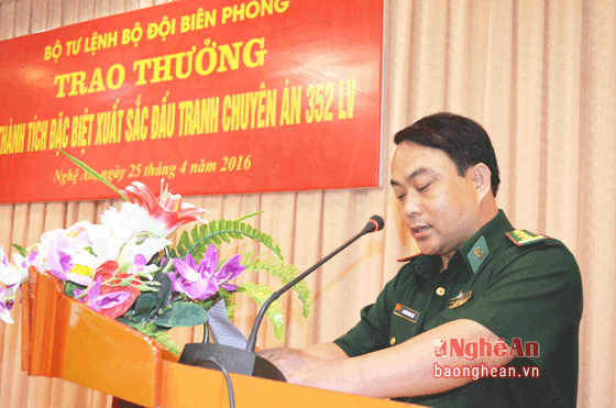 Thượng tá Nguyễn Công Lực – Phó chỉ huy trưởng Bộ chỉ huy Bộ đội biên phòng tỉnh, Phó trưởng Ban chuyên án 352 báo cáo kết quả chuyên án.