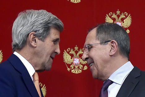 Ngoại trưởng Mỹ John Kerry và người đồng cấp Nga Sergei Lavrov. Ảnh: RBTH.